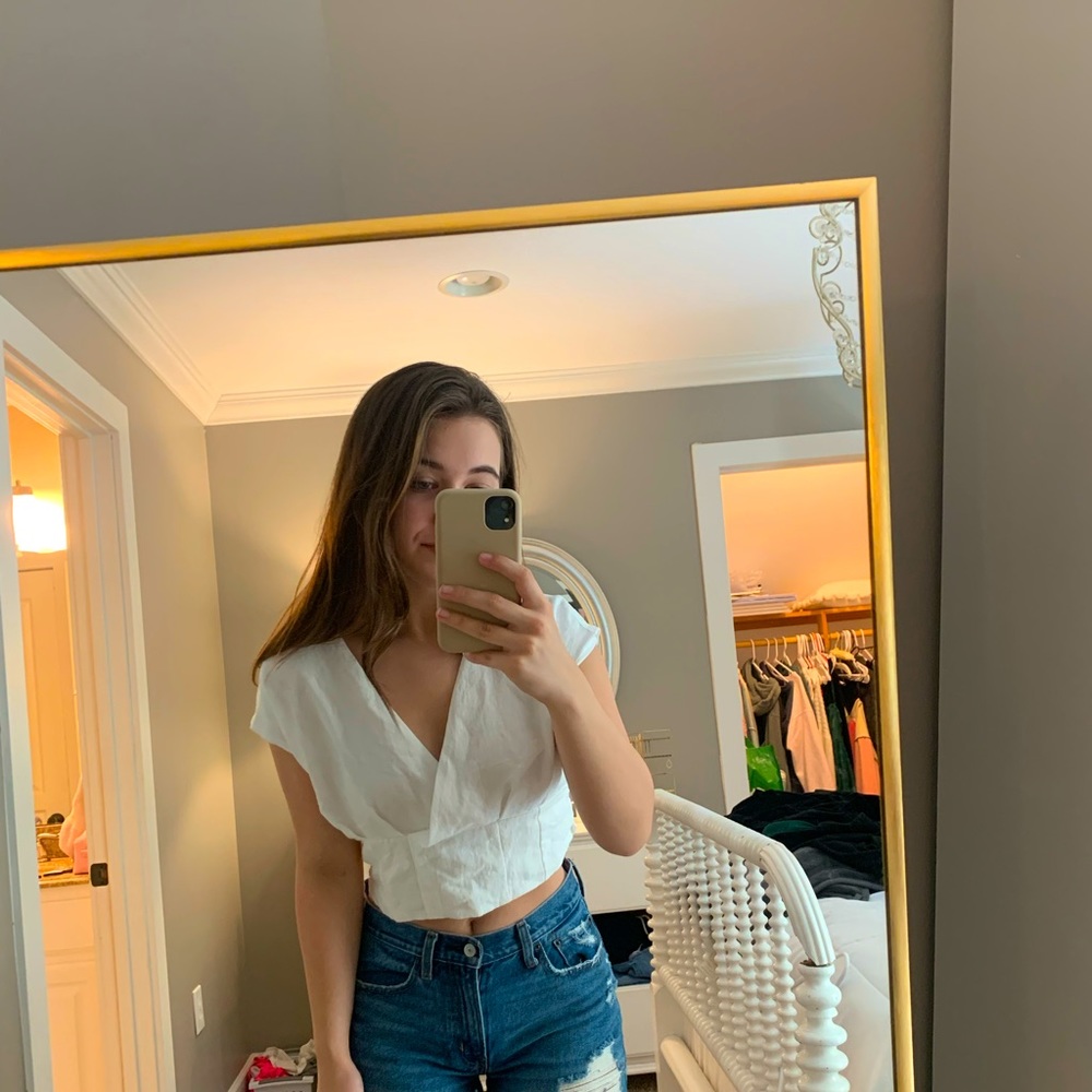 Womens White Cropped V-Neck Blouse Size Medium